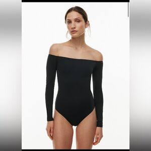 Aritzia Contour Off-Shoulder Longsleeve Bodysuit Medium